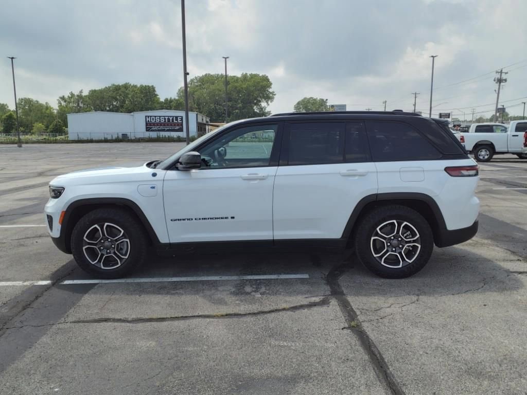 New 2023 Jeep Grand Cherokee Trailhawk w/ Advanced Protech Group II image 21