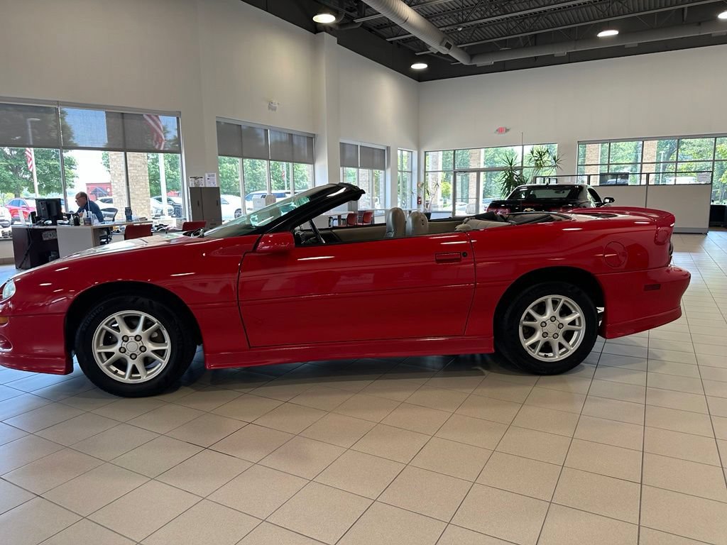 Used 2001 Chevrolet Camaro LT w/ Sport Appearance Pkg RWD image 2