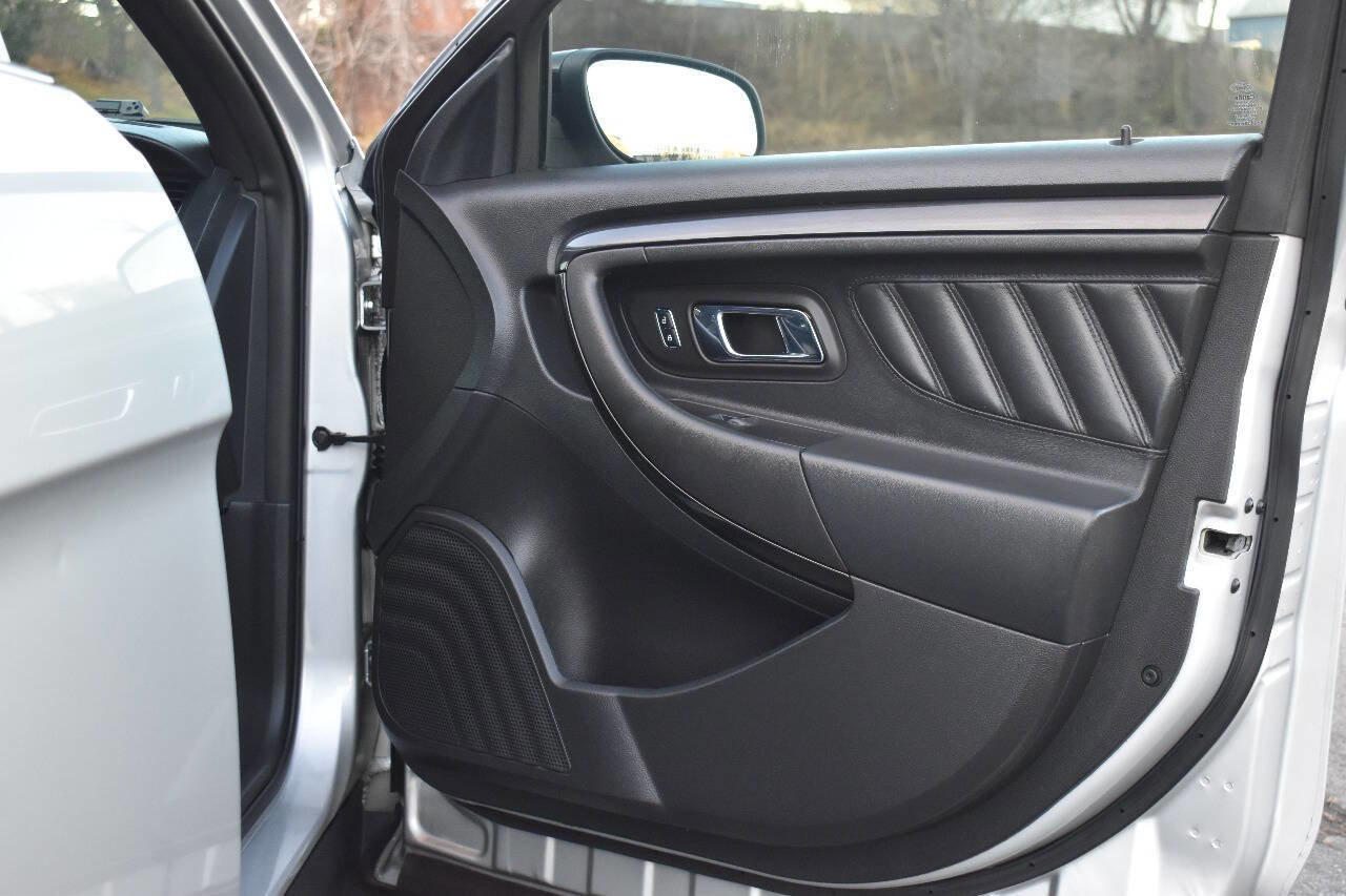 Used 2013 Ford Taurus SHO image 9