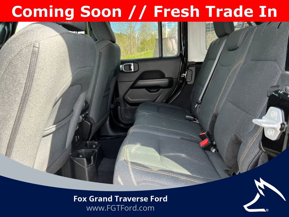Used 2025 Jeep Wrangler Unlimited Sahara AWD/4WD image 5