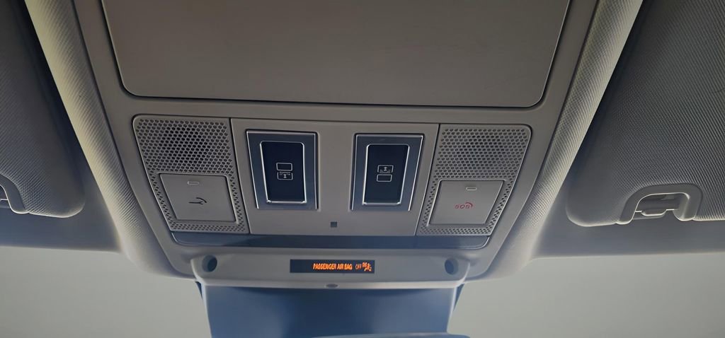 Used 2020 Land Rover Discovery Landmark image 42