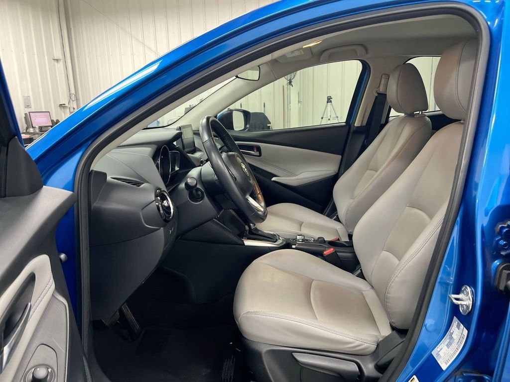 Used 2019 Toyota Yaris XLE image 19