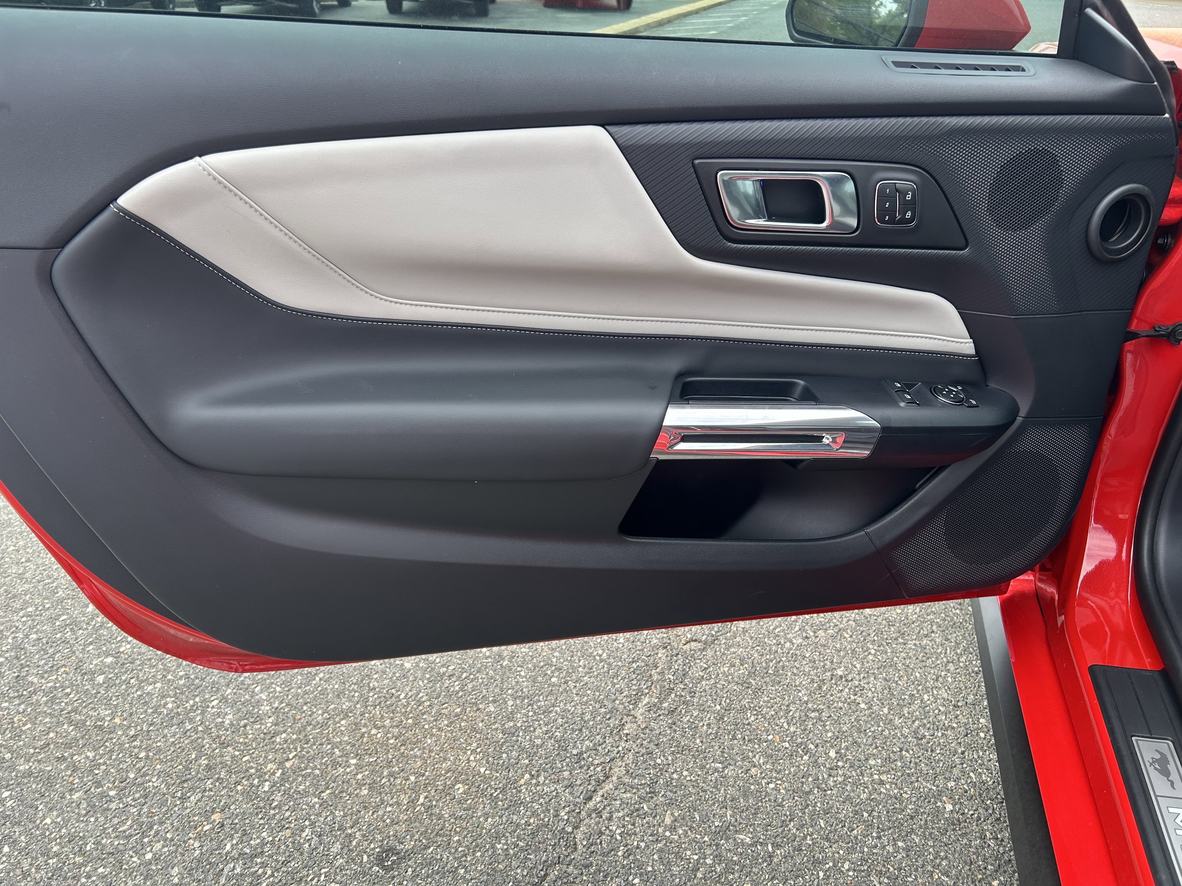 Certified 2025 Ford Mustang Premium image 9