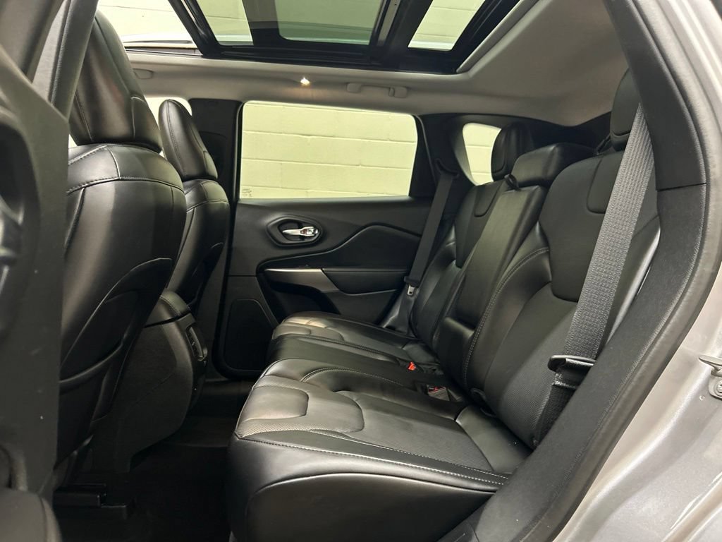 Used 2021 Jeep Cherokee Latitude Lux w/ Sun & Sound Group FWD image 8