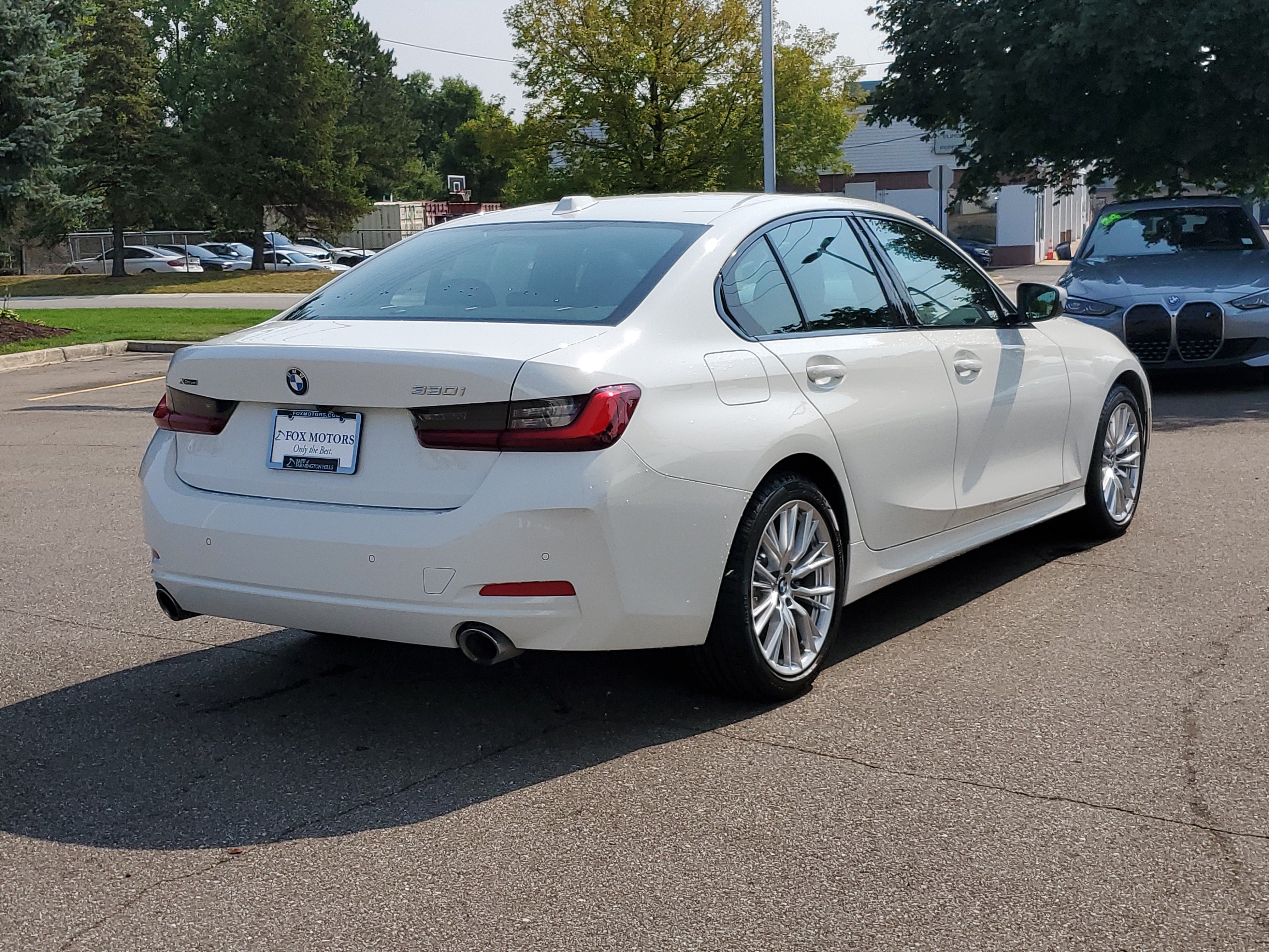 Used 2023 BMW 330i xDrive Sedan w/ Driving Assistance Package AWD/4WD image 5