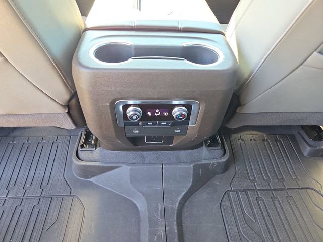 Used 2023 GMC Yukon XL SLT image 13