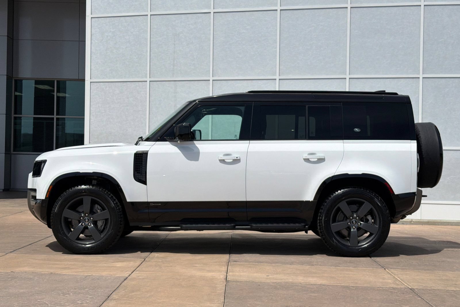 Used 2021 Land Rover Defender 110 X-Dynamic HSE AWD/4WD image 7