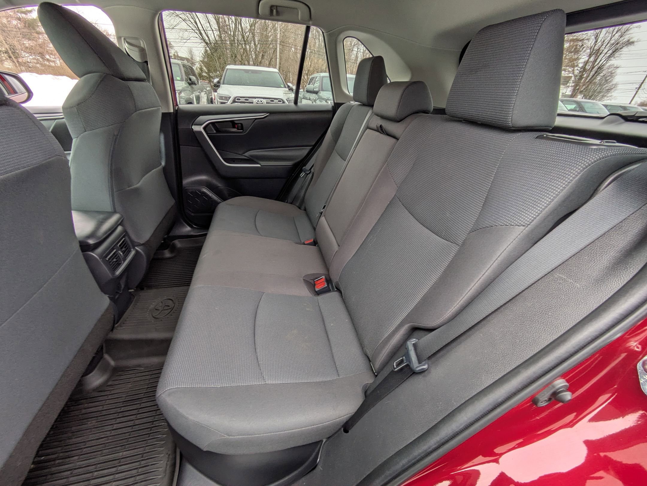 Used 2021 Toyota RAV4 LE AWD/4WD image 17