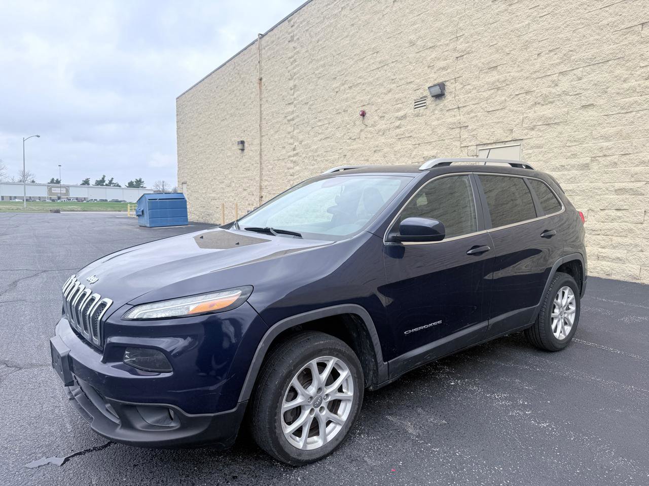Used 2014 Jeep Cherokee Latitude w/ Trailer Tow Group AWD/4WD image 1