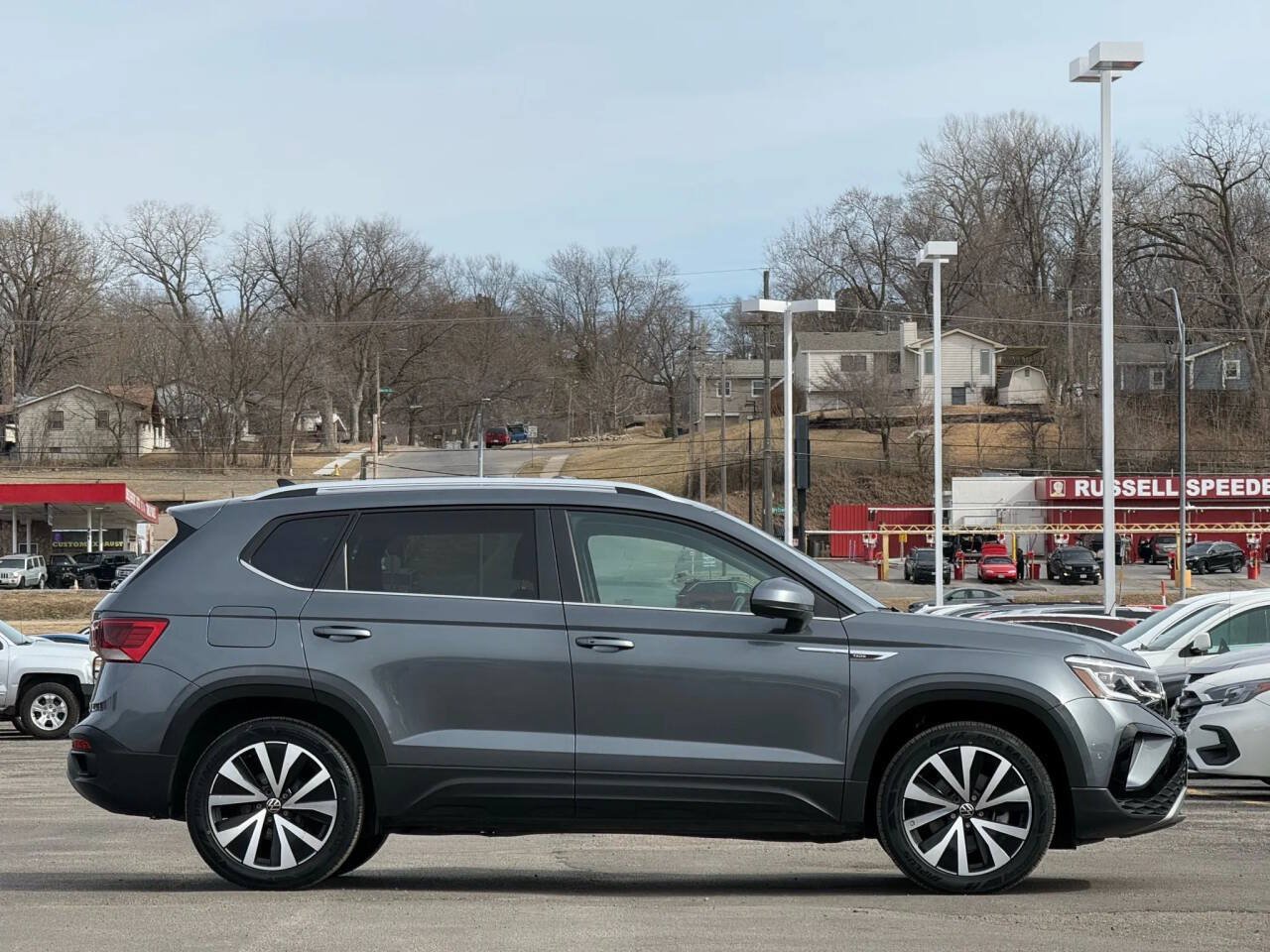 Used 2022 Volkswagen Taos SEL w/ Panoramic Sunroof Package AWD/4WD image 5