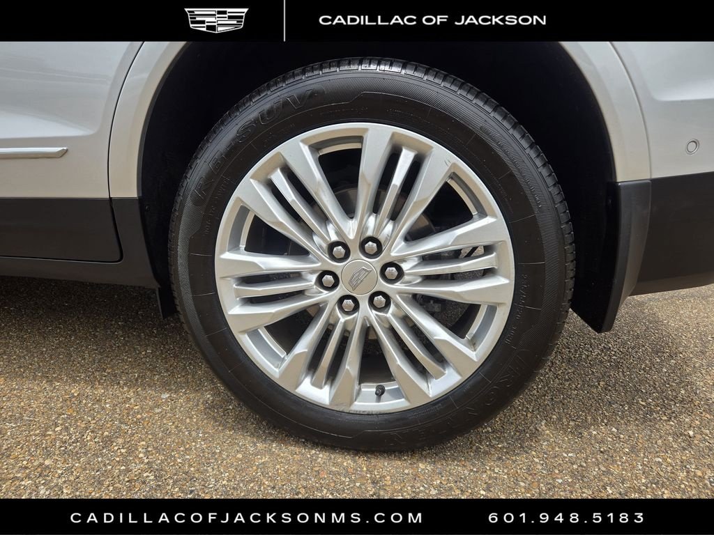 Used 2017 Cadillac XT5 Premium Luxury w/ Driver Assist Package FWD image 31