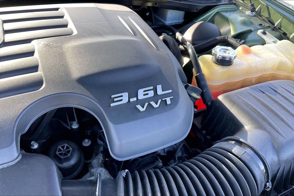 Used 2018 Dodge Challenger SXT image 29