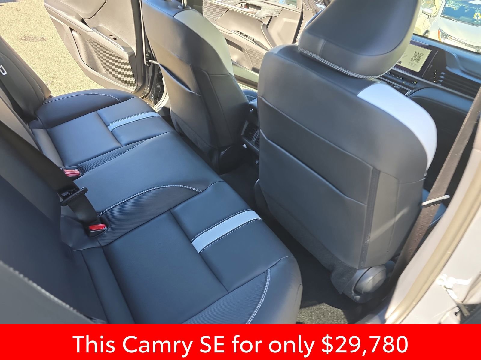 Used 2025 Toyota Camry SE image 17