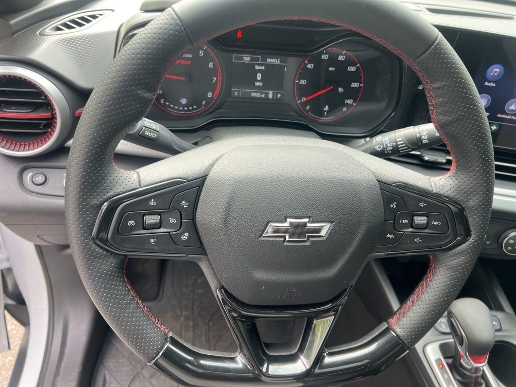 Used 2025 Chevrolet Trax RS w/ Sunroof Package image 21