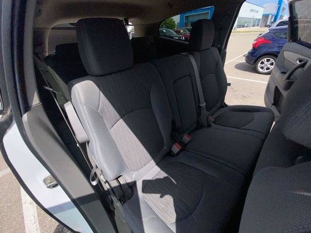 Used 2017 Chevrolet Traverse LS FWD image 2
