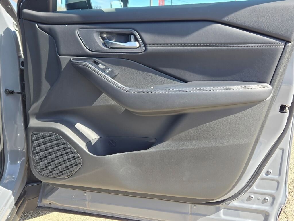 Used 2024 Nissan Rogue SL w/ SL Premium Package image 7