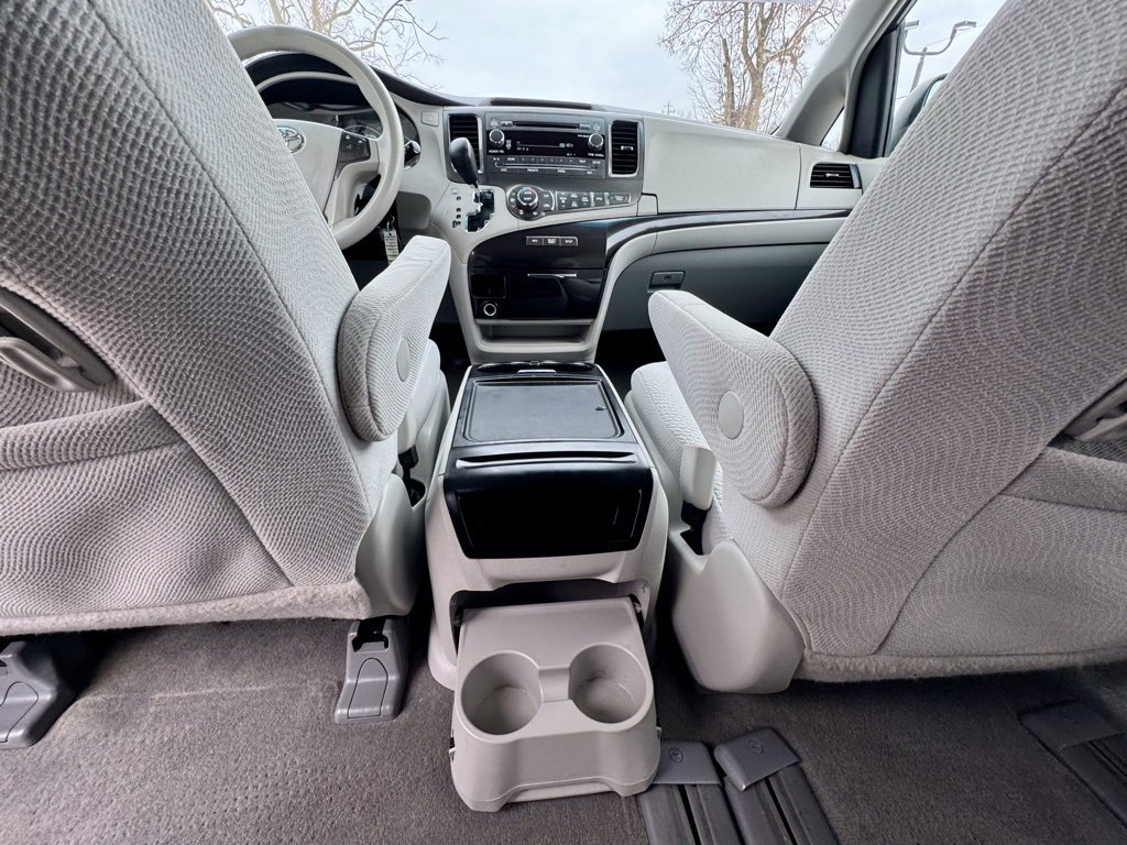 Used 2014 Toyota Sienna LE image 17