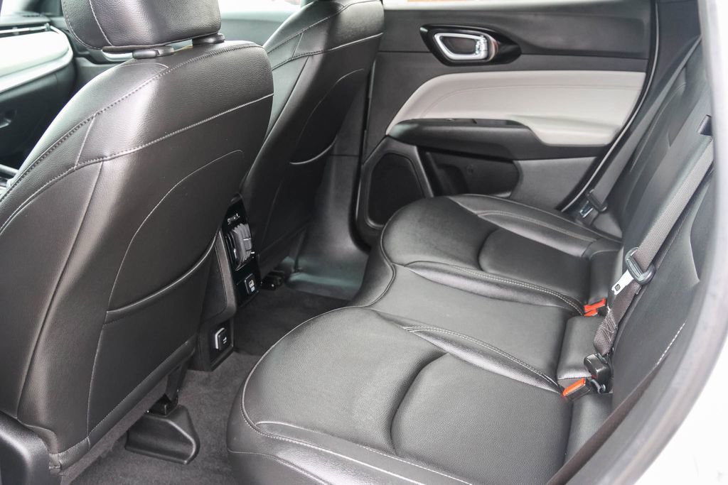 Used 2025 Jeep Compass Limited AWD/4WD image 13