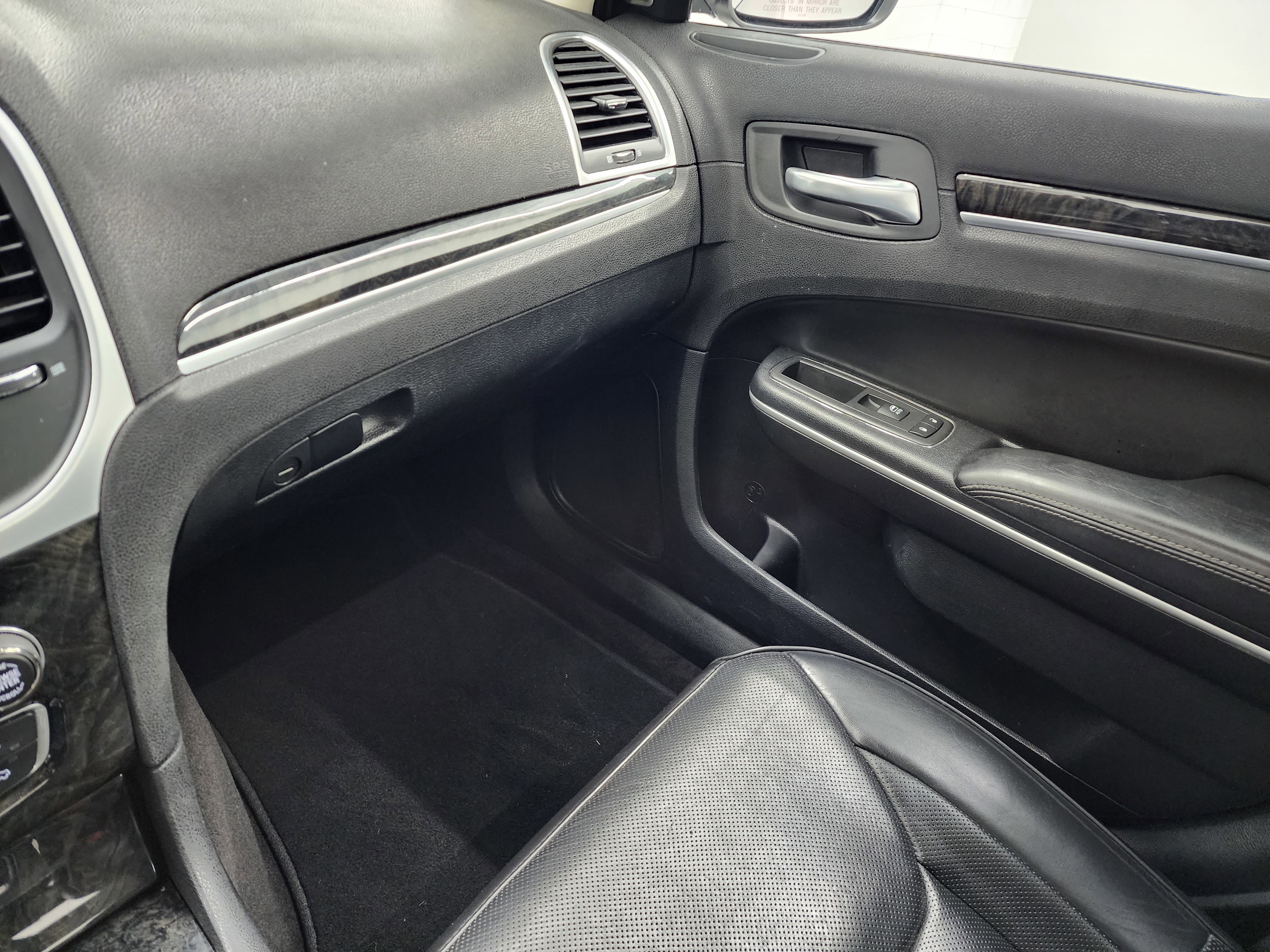 Used 2019 Chrysler 300 Limited image 12