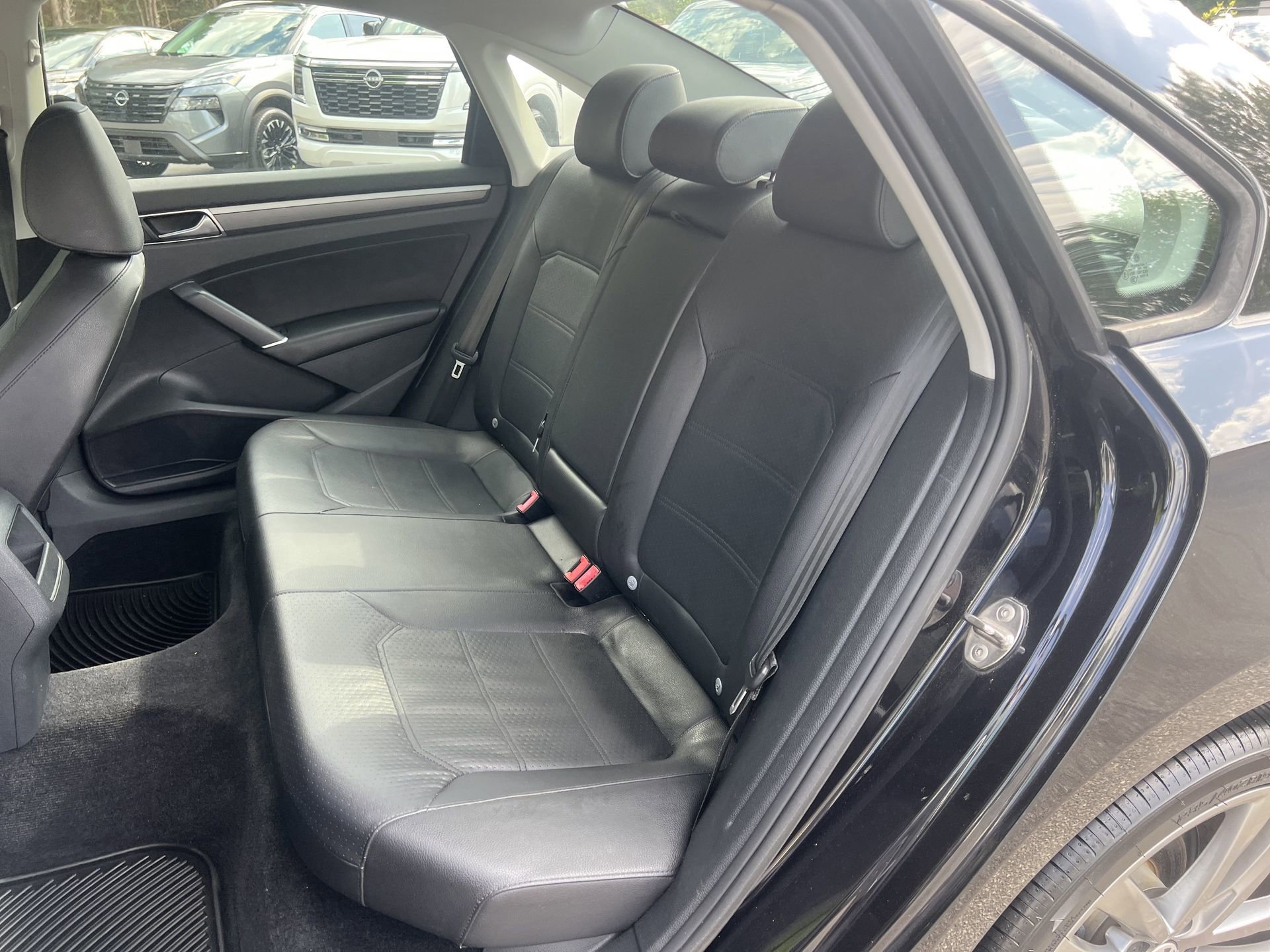 Used 2018 Volkswagen Passat 2.0T R-Line FWD image 17