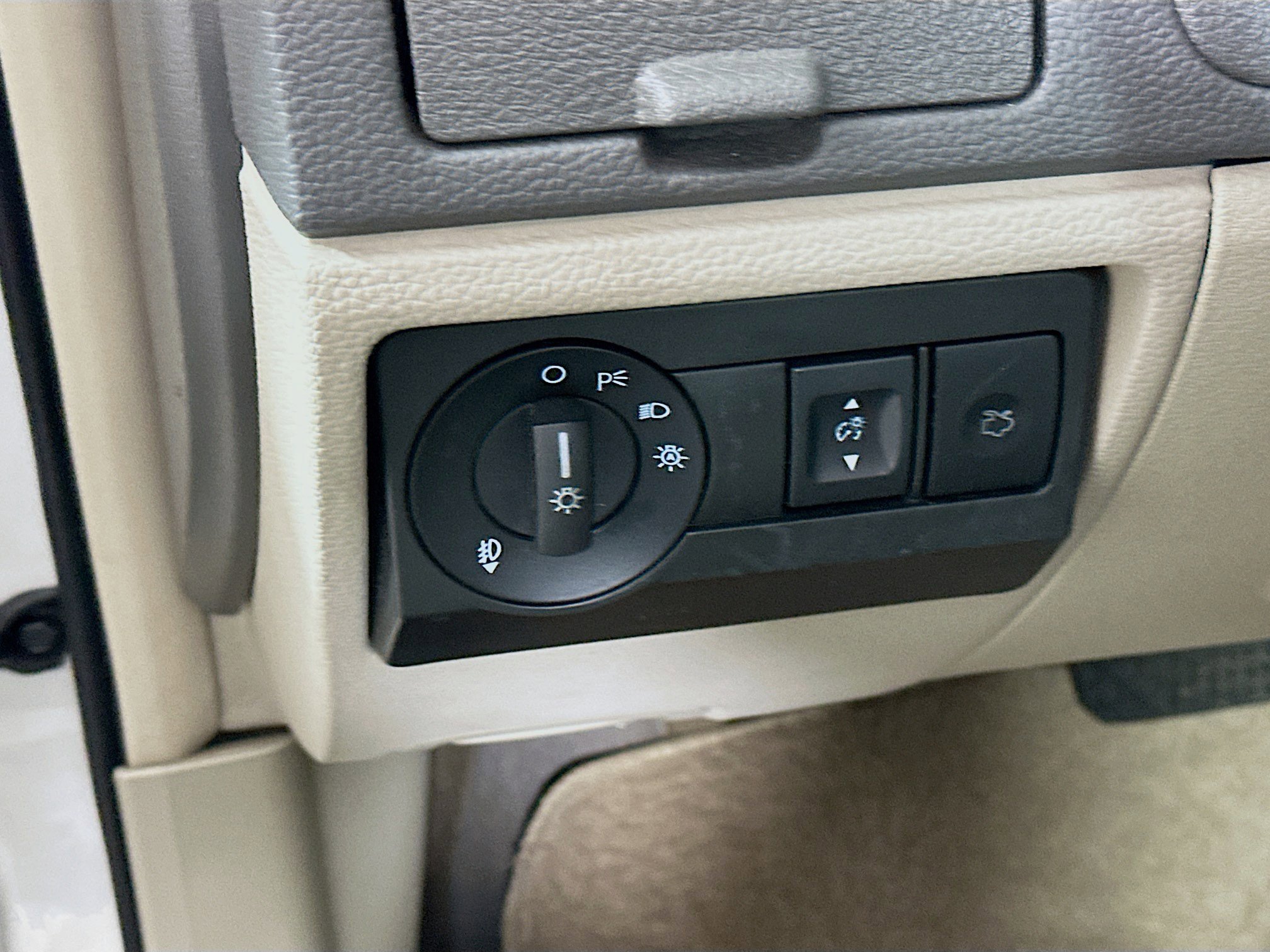 Used 2012 Ford Fusion SE FWD image 16