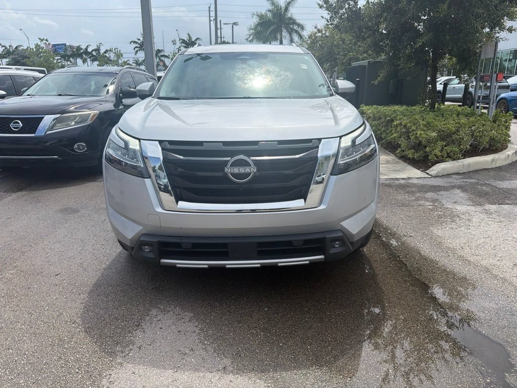 Certified 2022 Nissan Pathfinder Platinum w/ Cargo Package AWD/4WD image 2