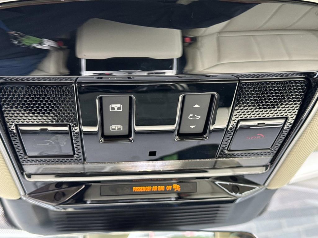 Certified 2023 Land Rover Range Rover SE AWD/4WD image 22
