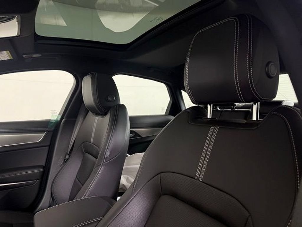 Certified 2024 Jaguar XF R-Dynamic SE AWD/4WD image 29