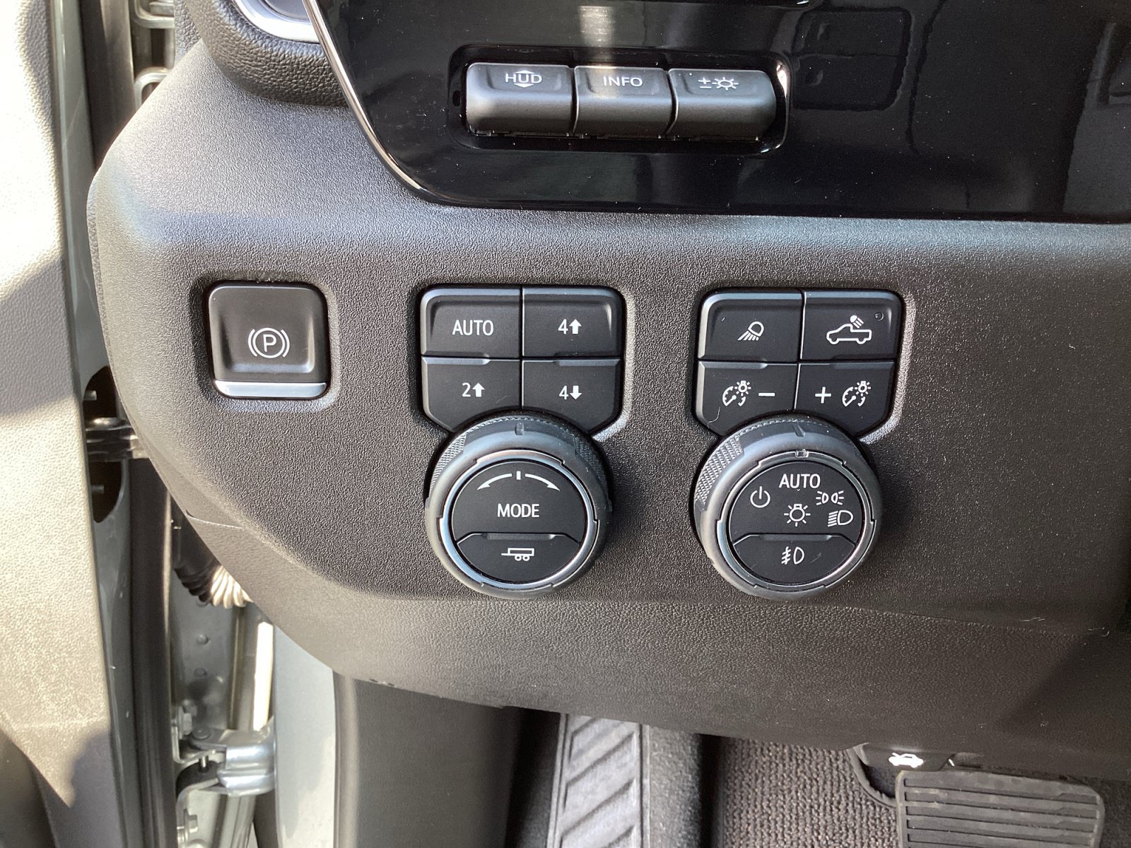 Used 2024 Chevrolet Silverado 3500 High Country w/ High Country Premium Package AWD/4WD image 35