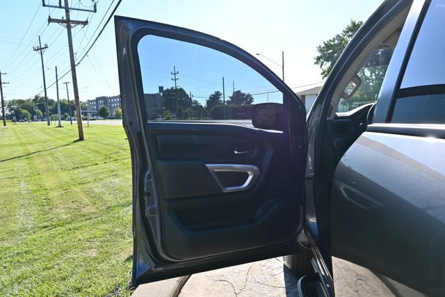 Used 2024 Nissan Titan SV AWD/4WD image 25