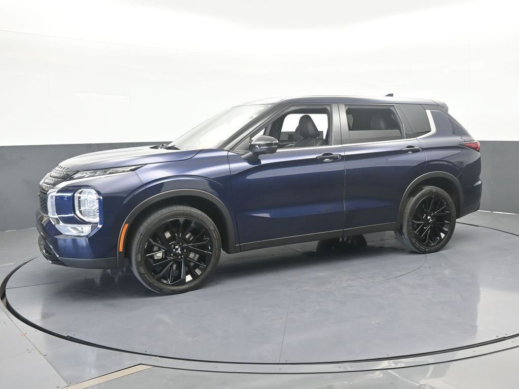 Used 2023 Mitsubishi Outlander SE video 2
