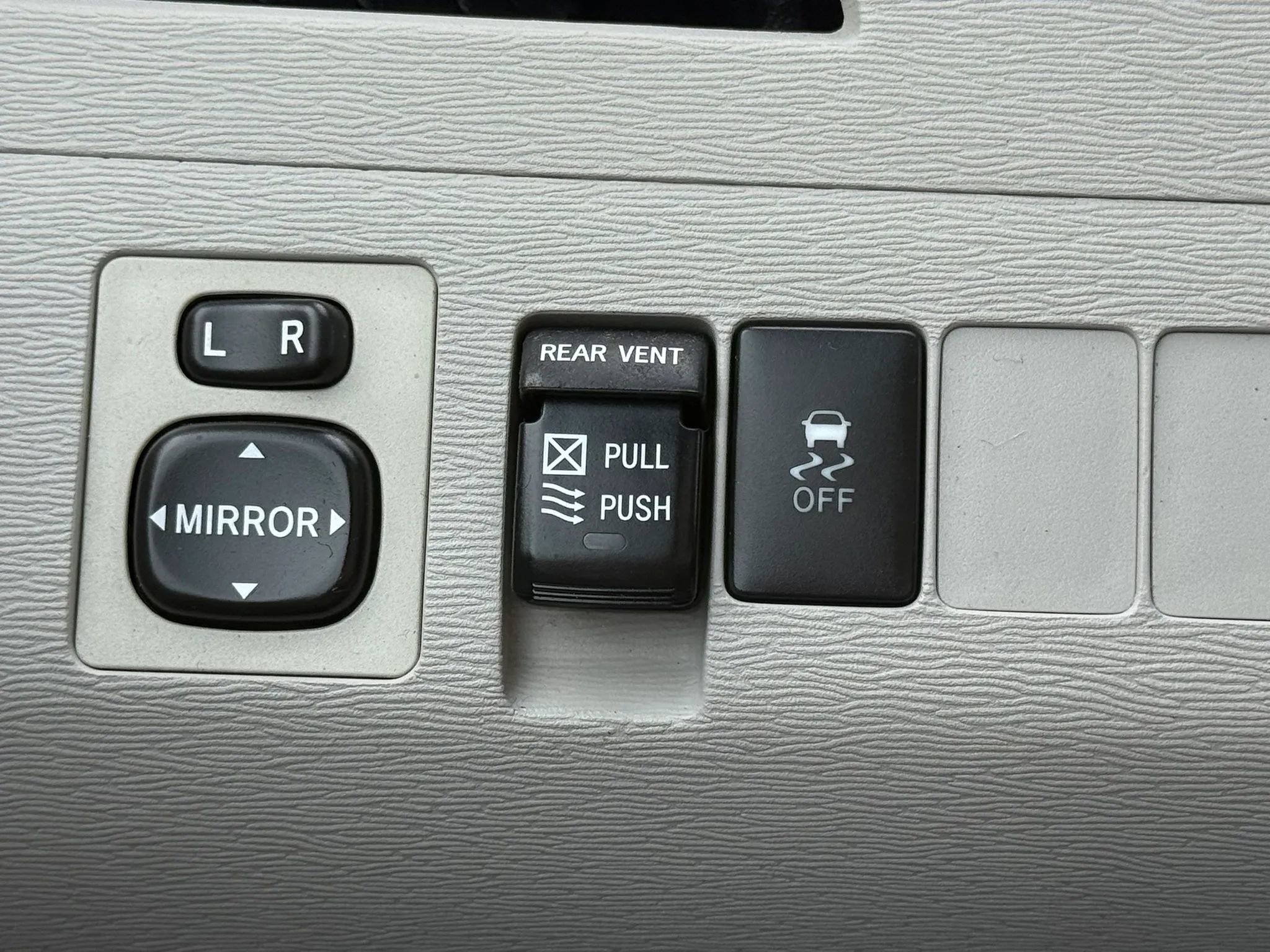 Used 2012 Toyota Sienna XLE FWD image 38