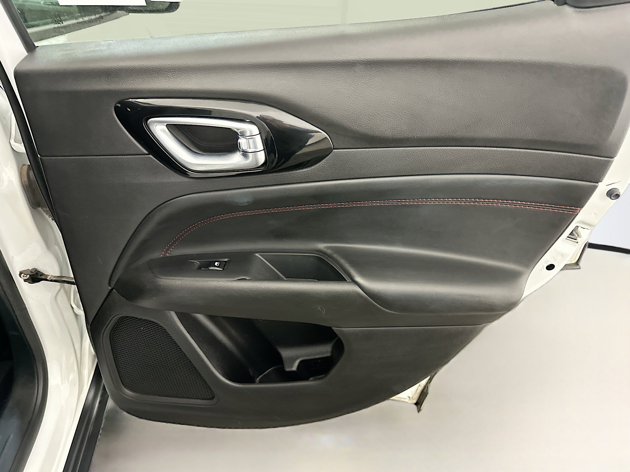 Used 2025 Jeep Compass Trailhawk AWD/4WD image 30