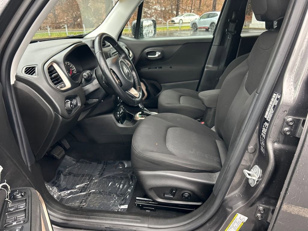 Used 2016 Jeep Renegade Latitude w/ Popular Equipment Group image 9