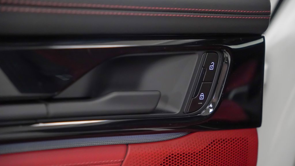 Certified 2025 Porsche Panamera 4 image 15