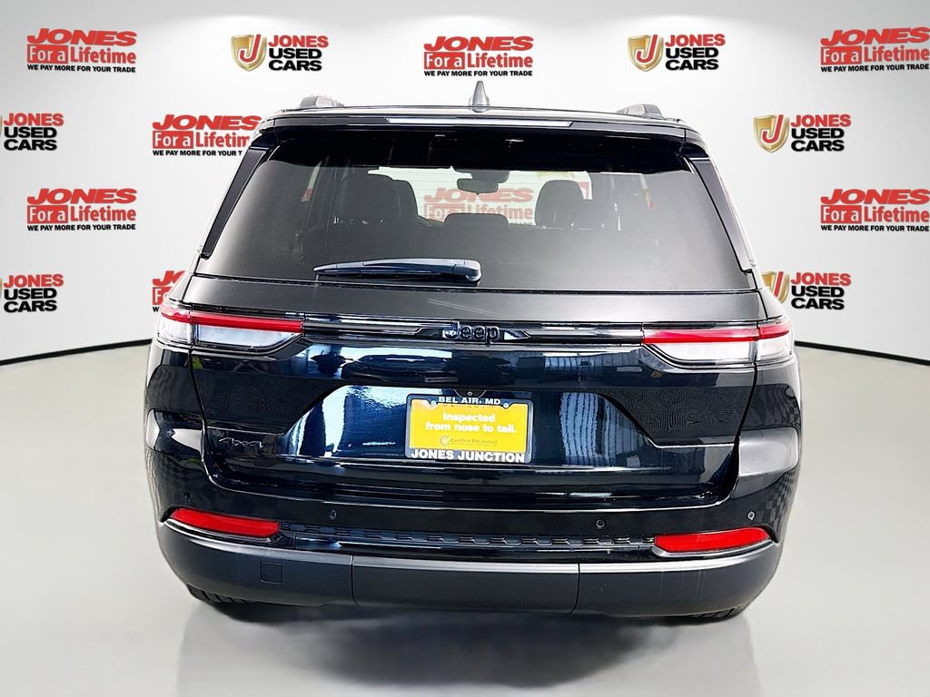 Used 2023 Jeep Grand Cherokee Altitude AWD/4WD image 16
