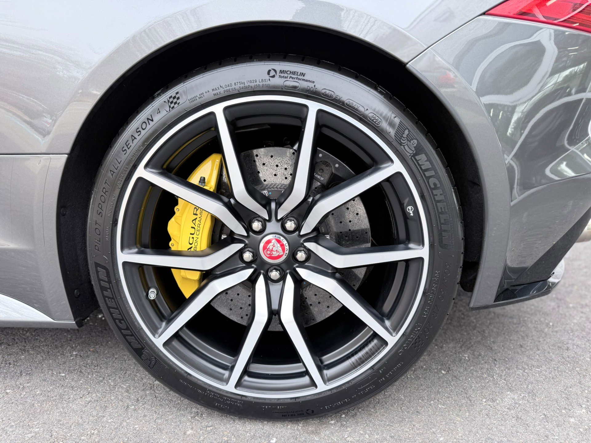 Used 2017 Jaguar F-TYPE SVR image 30