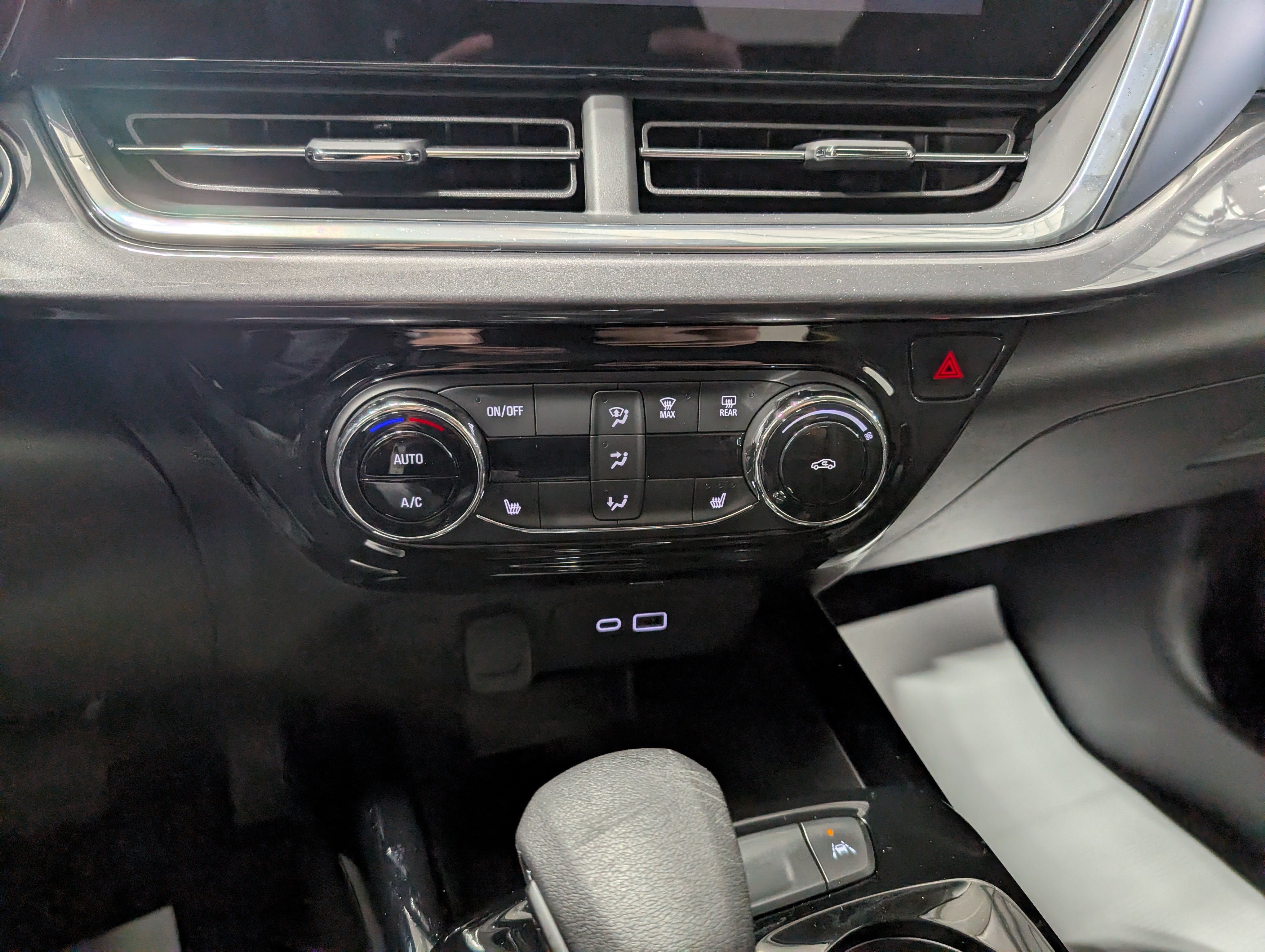 Used 2025 Chevrolet Trax ACTIV w/ Driver Confidence Package FWD image 23