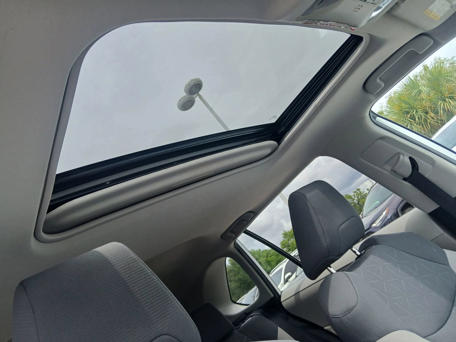 Used 2020 Toyota RAV4 XLE w/ Convenience Package FWD image 20