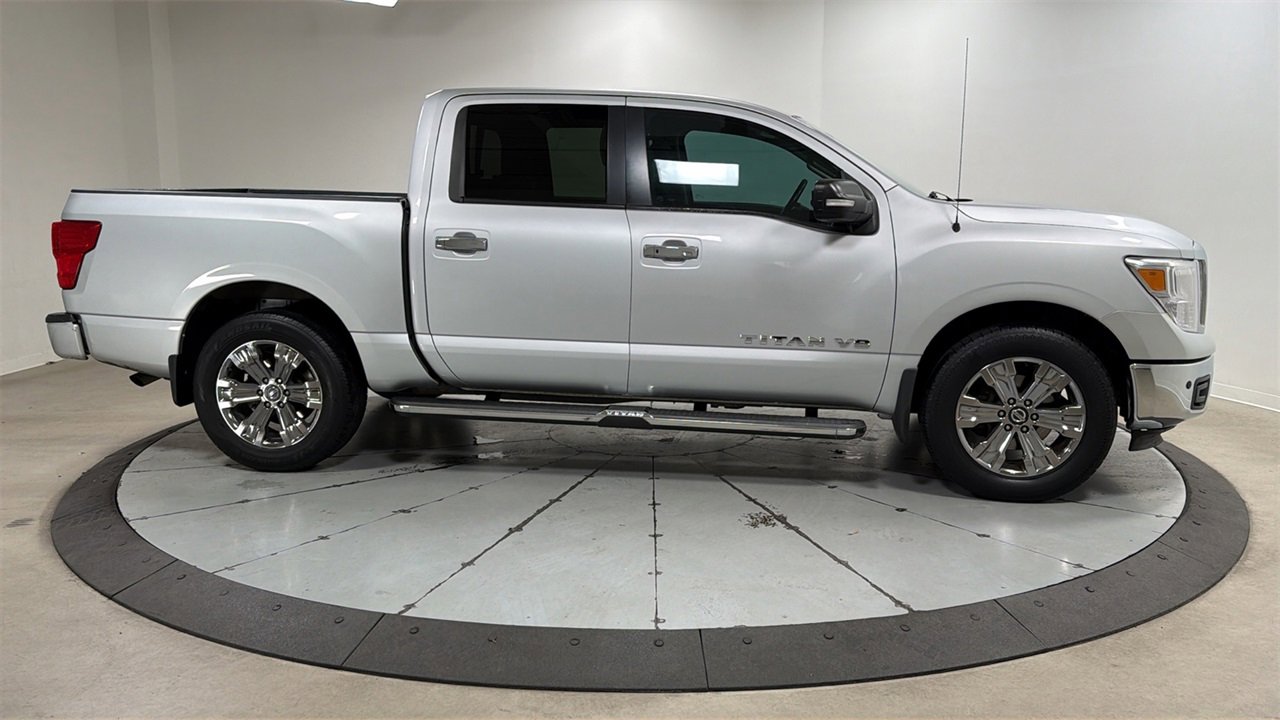 Used 2018 Nissan Titan SV w/ SV Convenience Package image 6