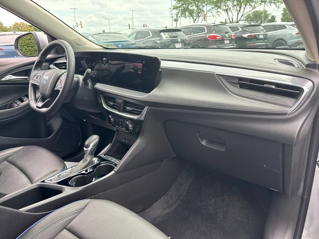 Certified 2025 Buick Encore GX Sport Touring FWD image 36