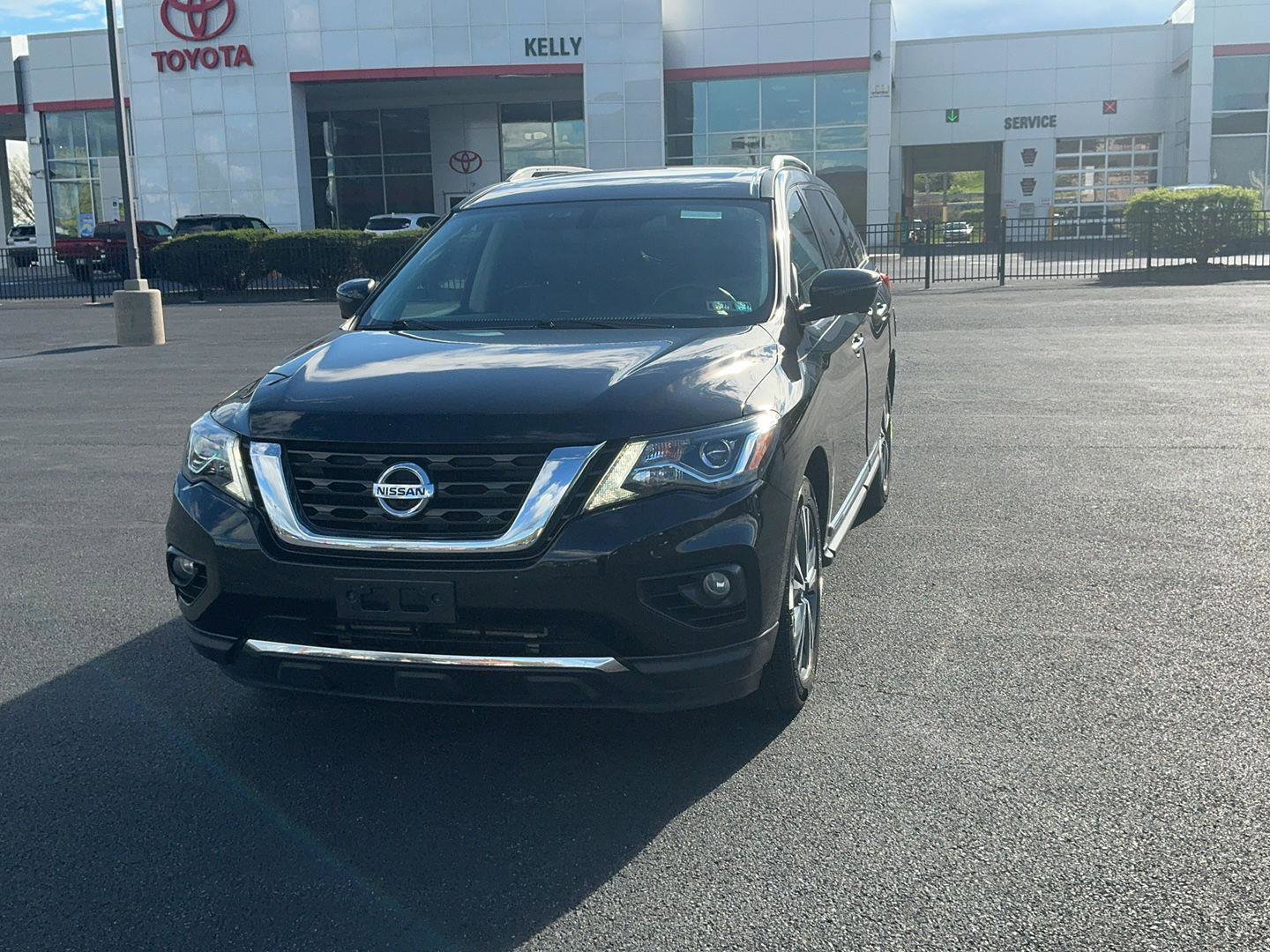Used 2019 Nissan Pathfinder Platinum image 1