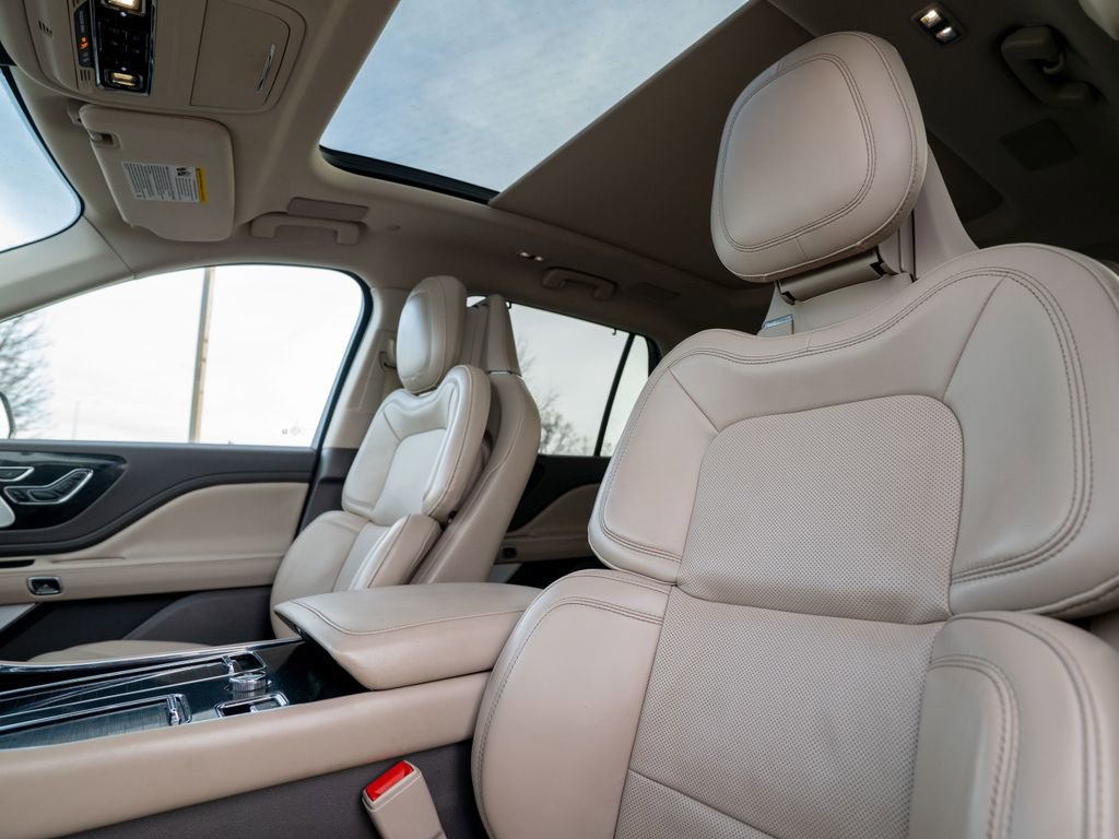 Used 2020 Lincoln Aviator Reserve w/ Equipment Group 202A image 7