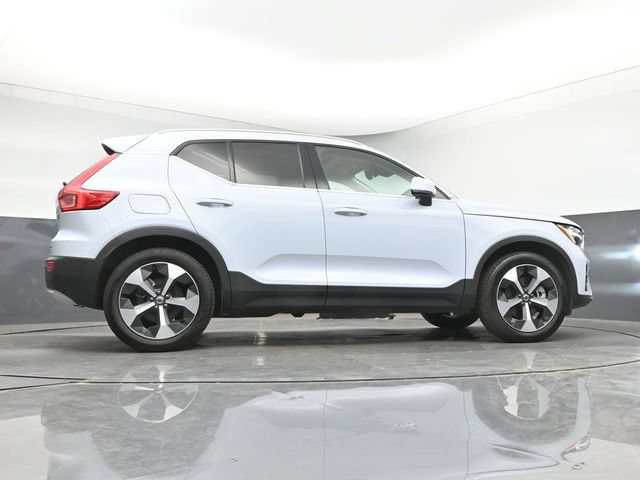 Used 2025 Volvo XC40 B5 Plus AWD/4WD image 17