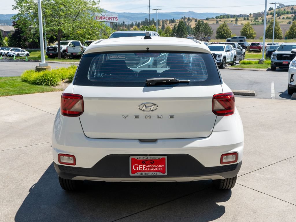 Used 2021 Hyundai Venue SE FWD image 6