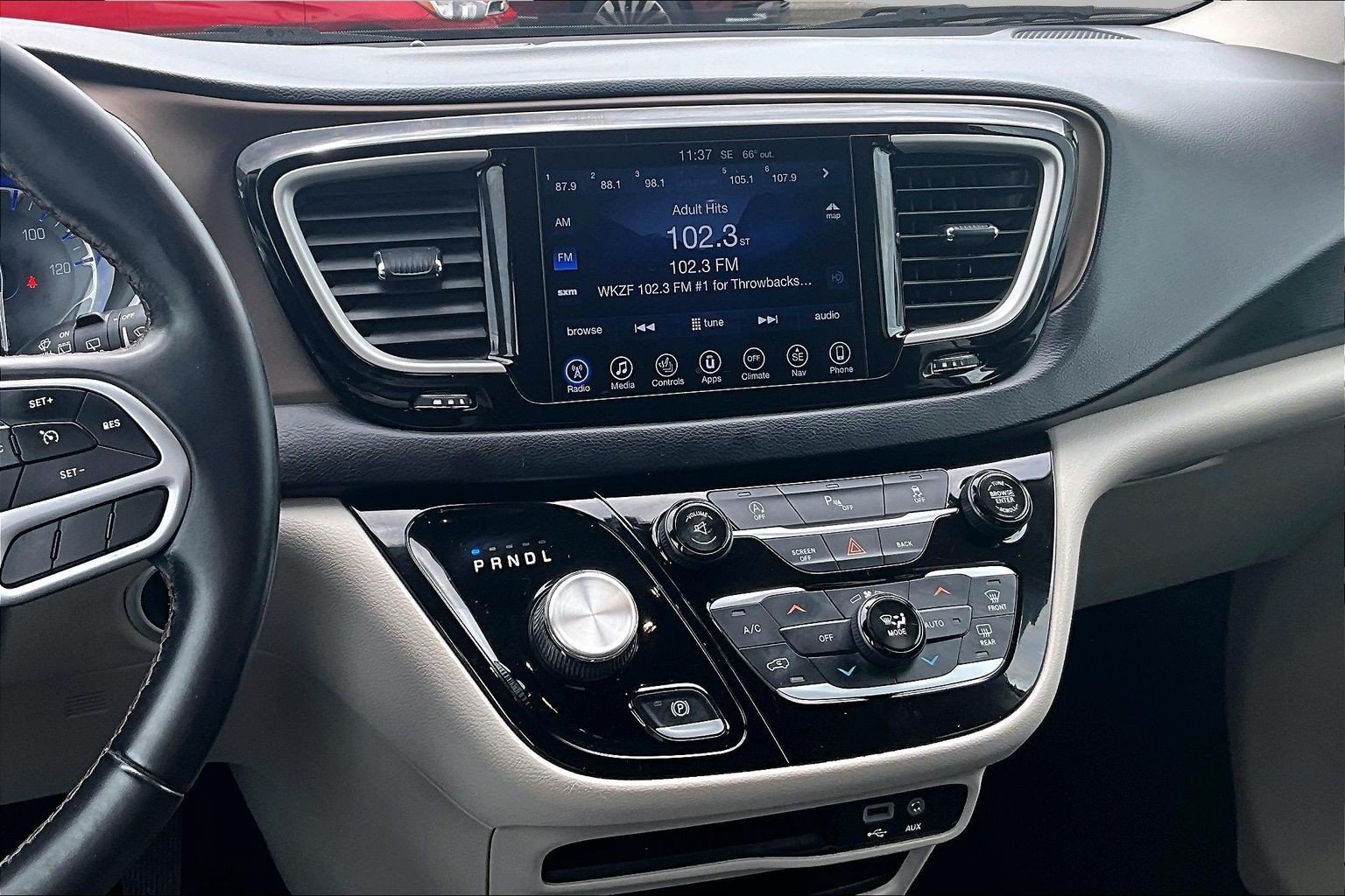 Used 2017 Chrysler Pacifica Touring-L FWD image 6