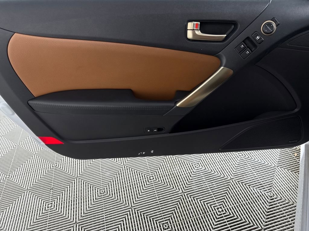 Used 2015 Hyundai Genesis 3.8 image 10