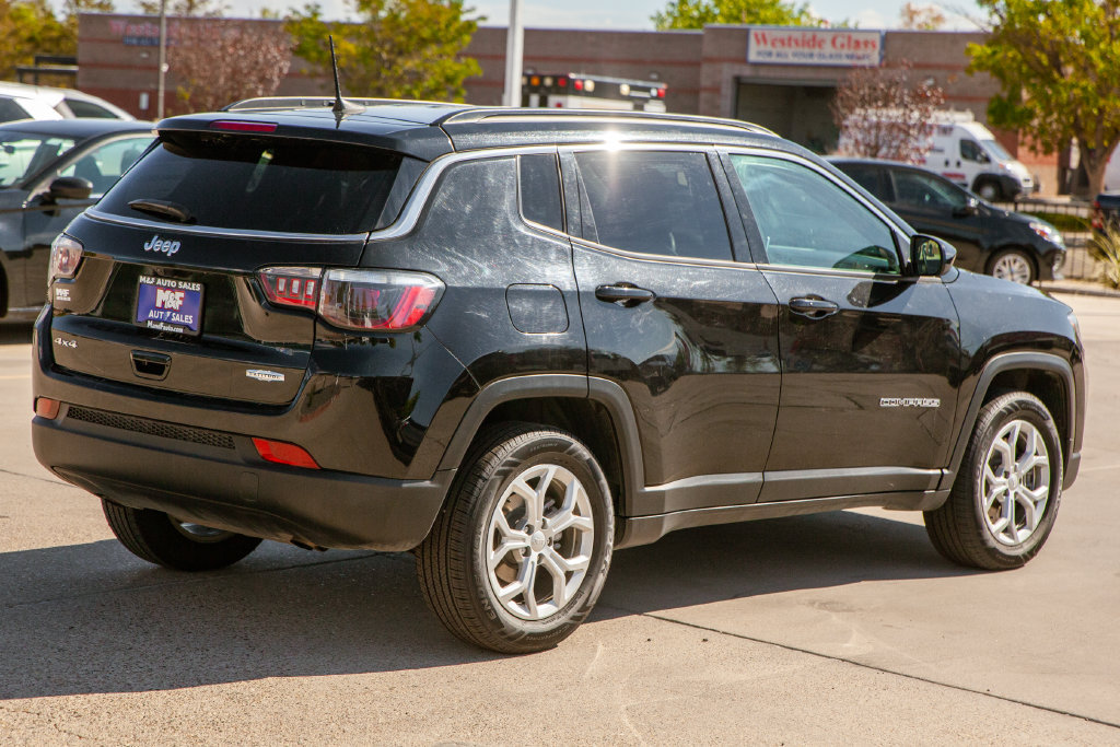 Used 2024 Jeep Compass Latitude AWD/4WD image 5