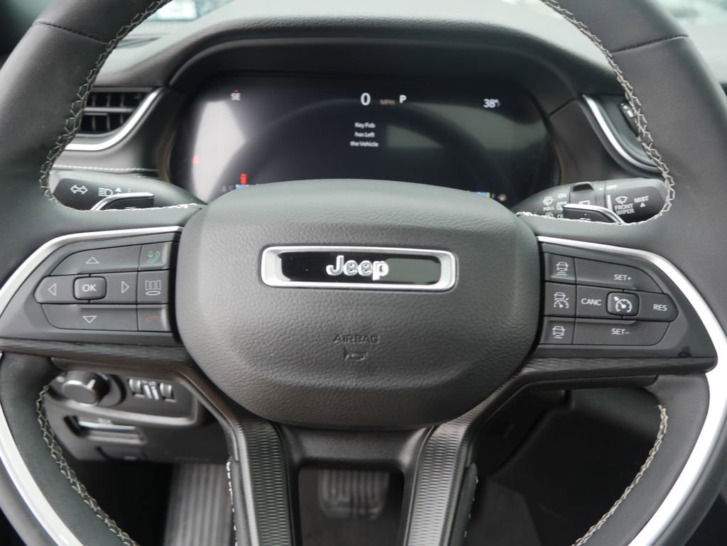 Used 2023 Jeep Grand Cherokee L Altitude image 39