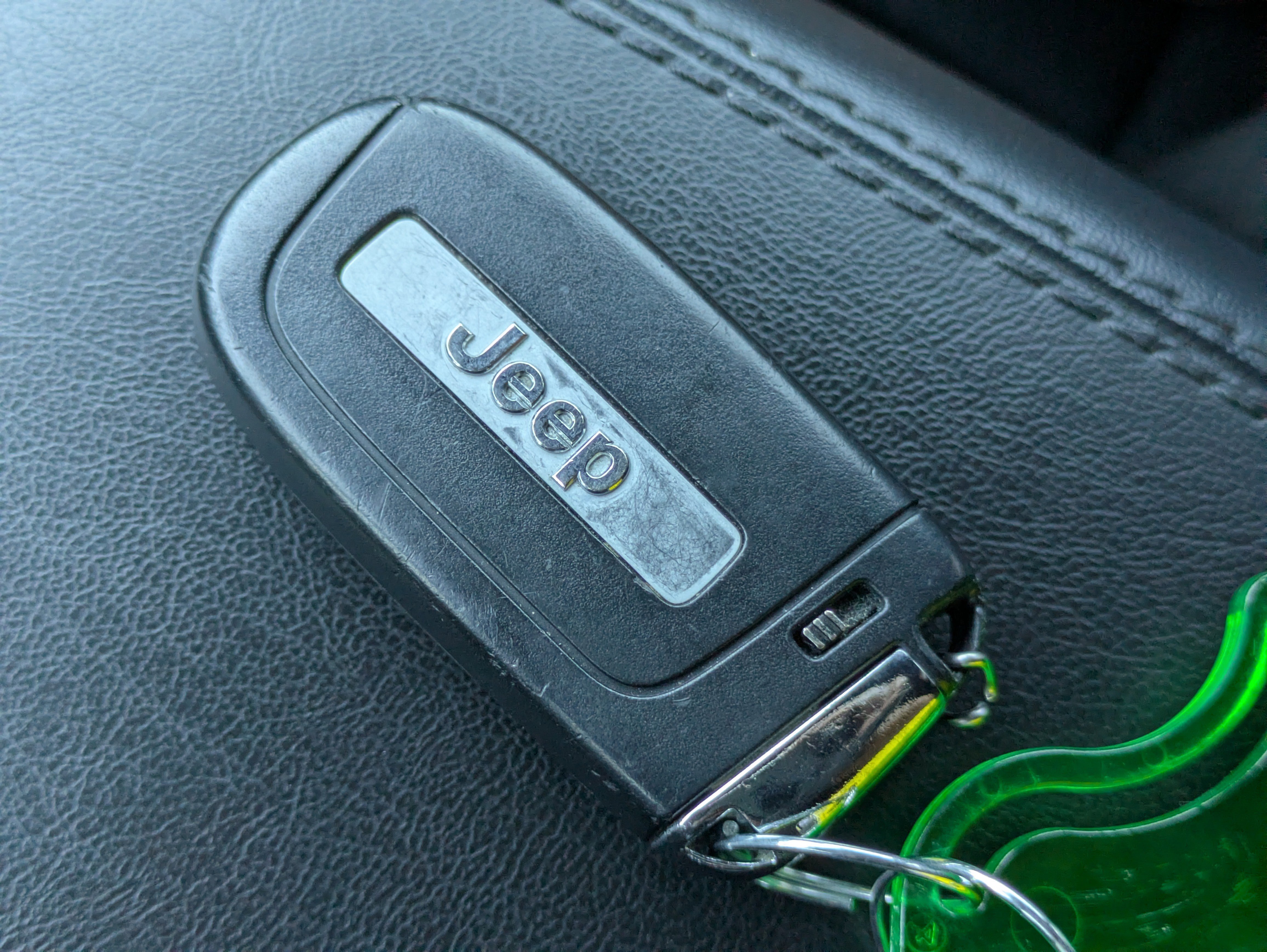 Used 2024 Jeep Compass Latitude image 24